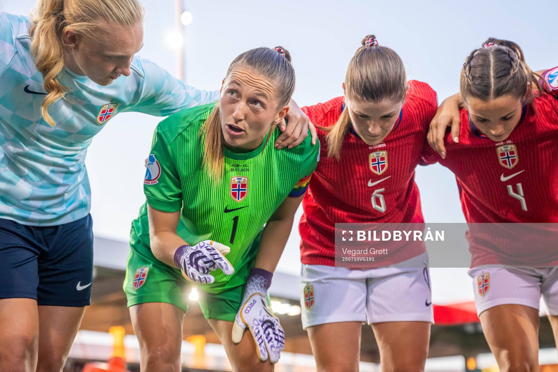 Goalkeeper Sunniva Skoglund, goalkeeper Cecilie