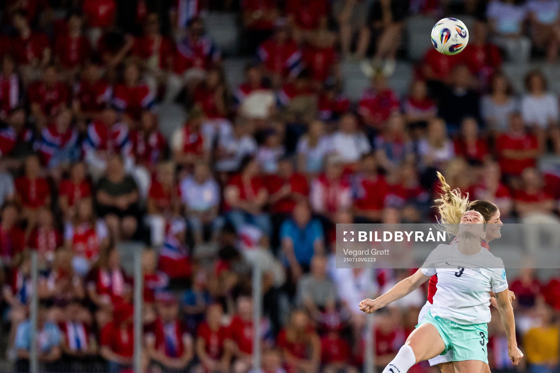 Sandra Jessen of Iceland and Maren Mjelde of Norway