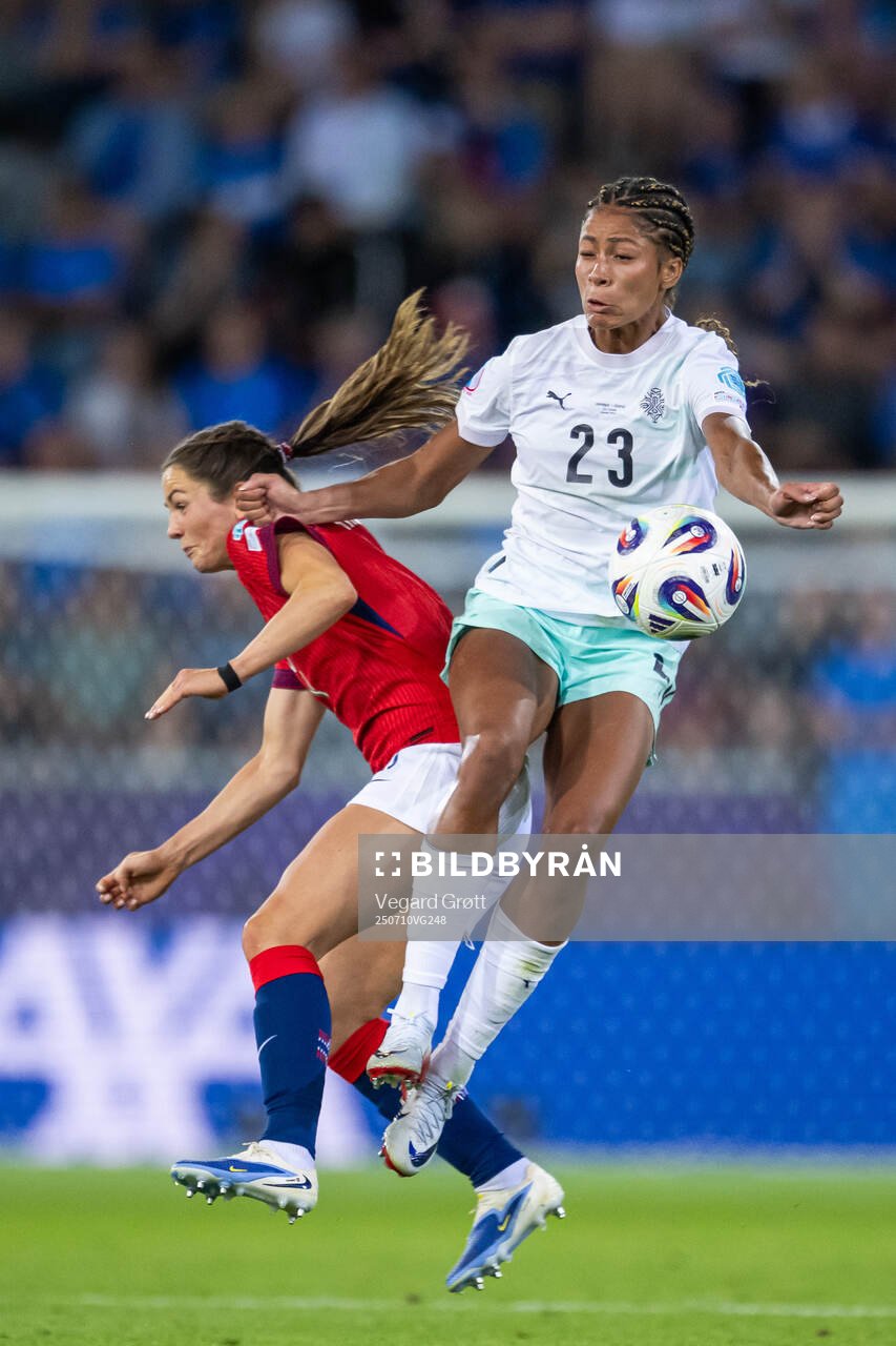 Tuva Hansen of Norway and Sveindis Jonsdottir of Iceland