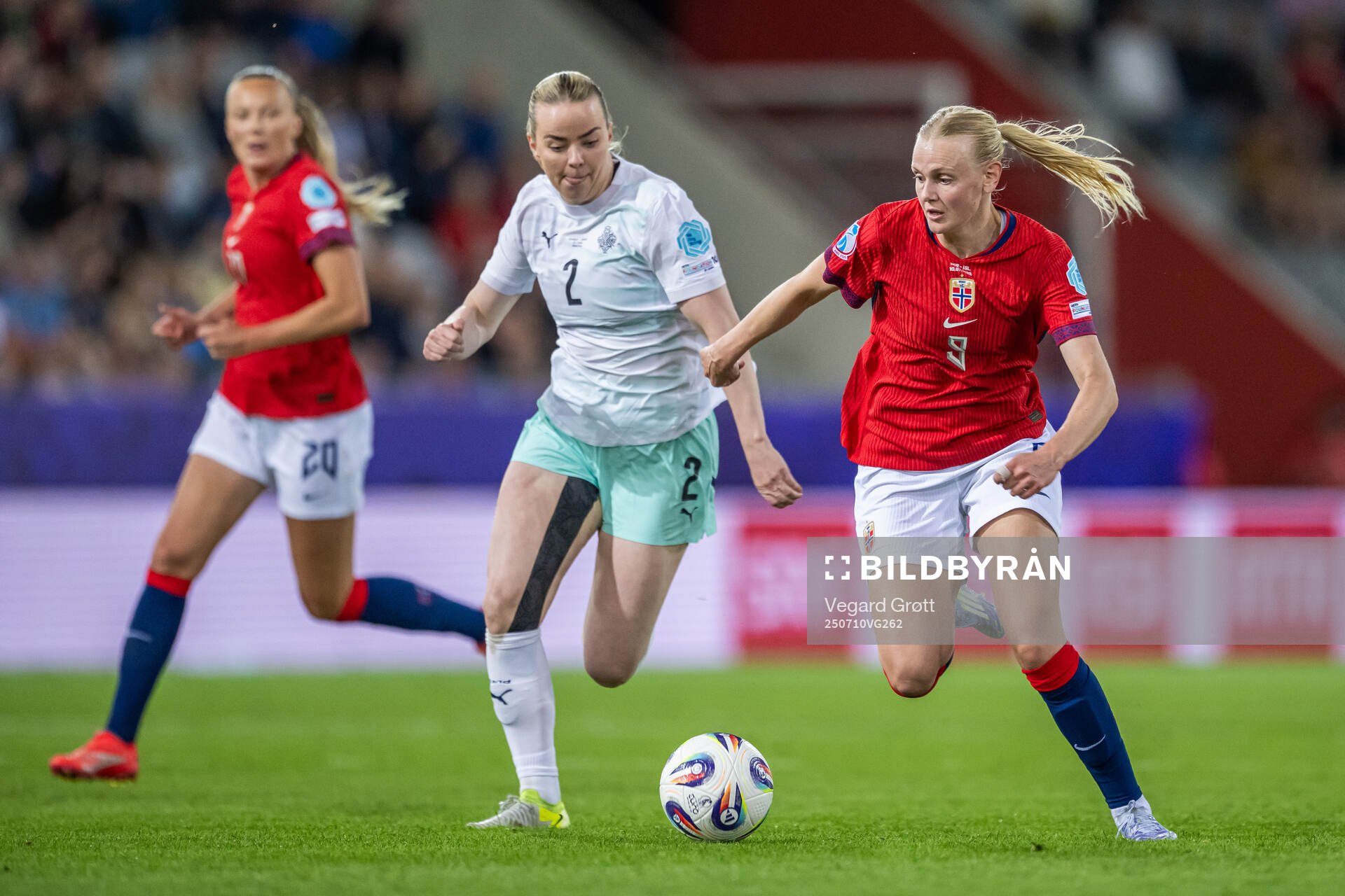 Berglind Águstsdottir of Iceland and Karina Sævik of