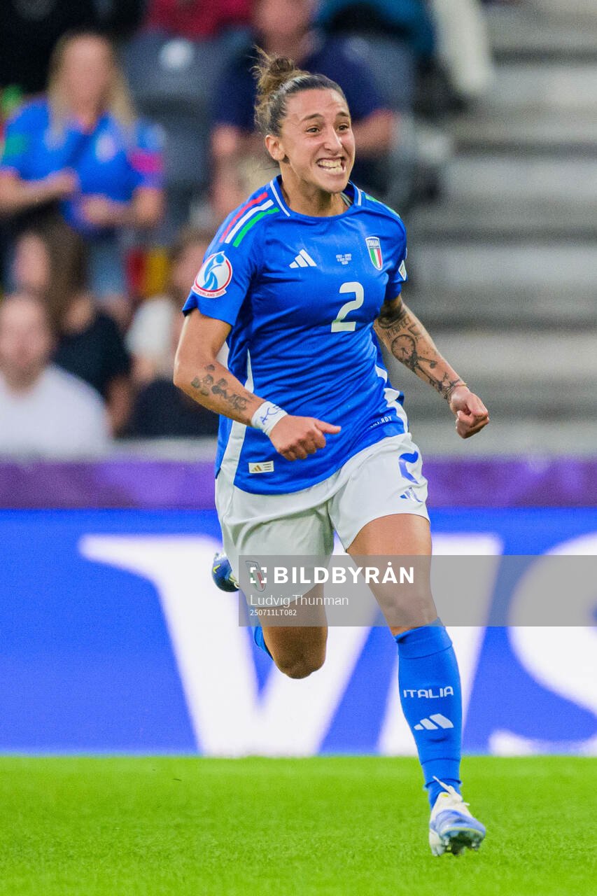 Elisabetta Oliviero of Italy celebrates