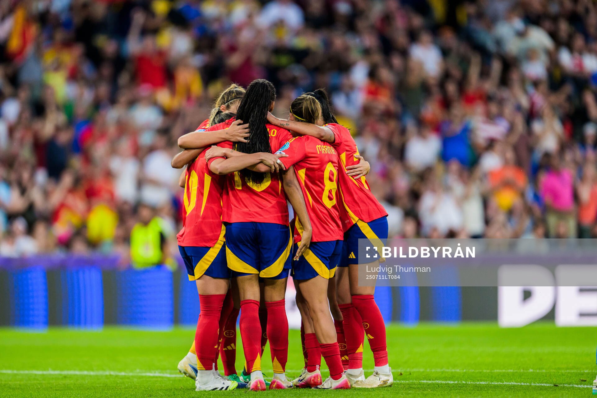 Players of Spain celebrates