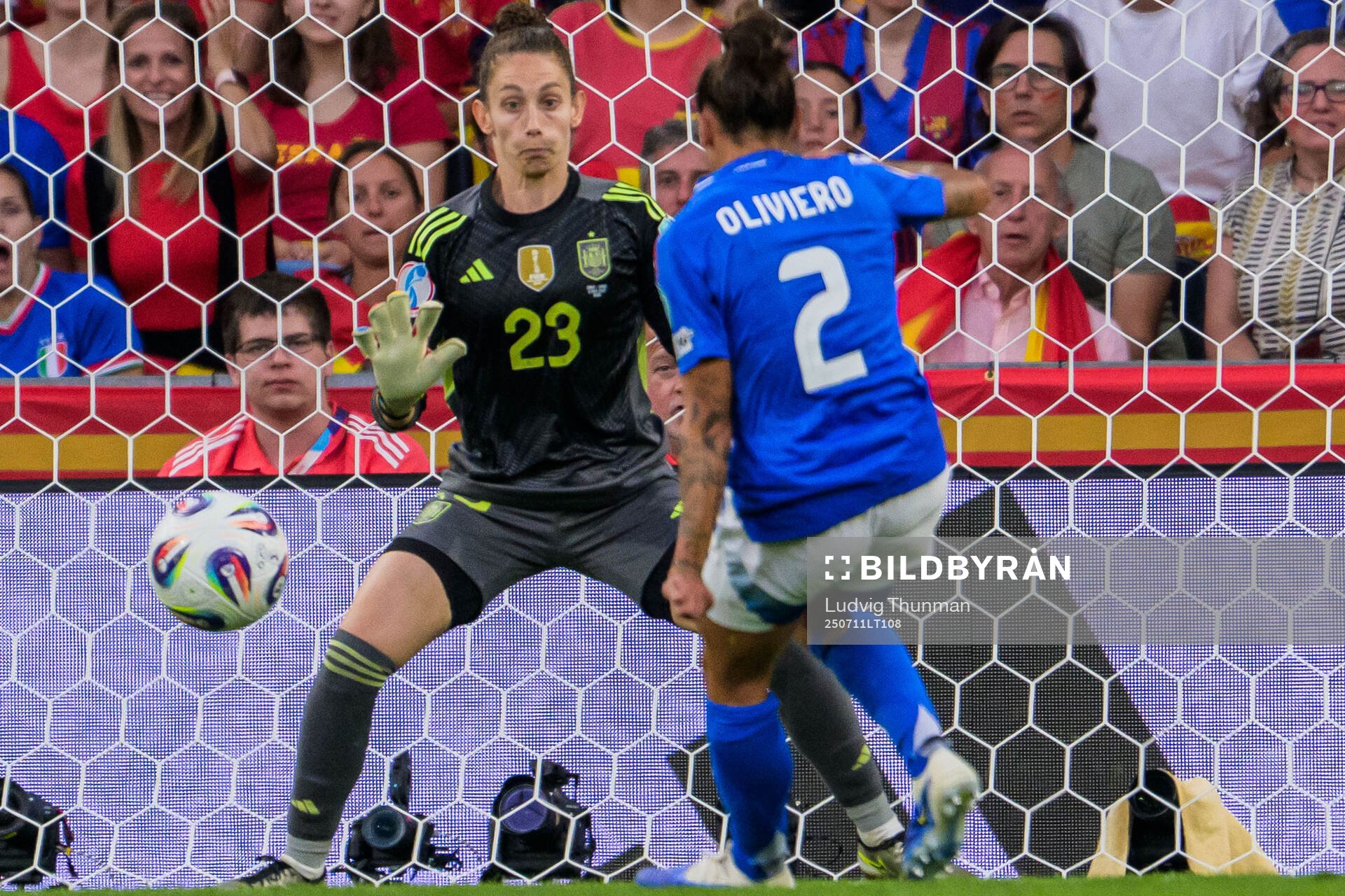 Elisabetta Oliviero of Italy scores 1-0 behind Adriana