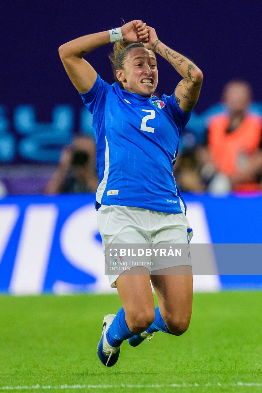 Elisabetta Oliviero of Italy celebrates