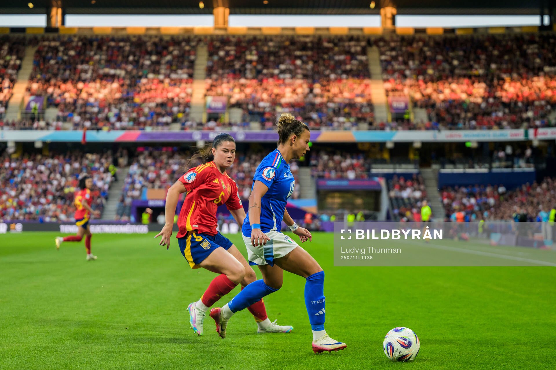 Maria Mendez of Spain and Arianna Caruso of Italy