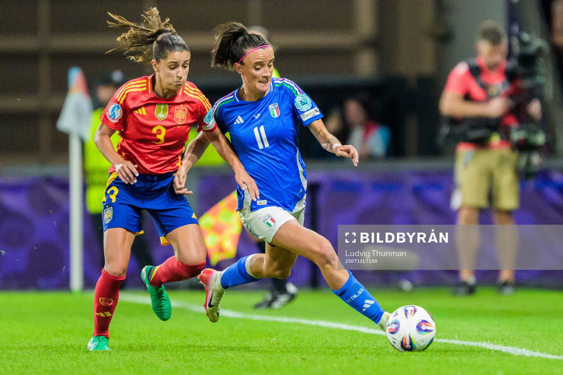 Jana Fernandez of Spain and Barbara Bonansea of Italy
