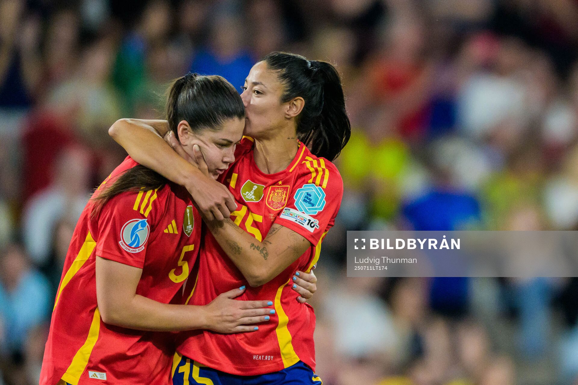 Maria Mendez and Leila Ouahabi of Spain celebrates
