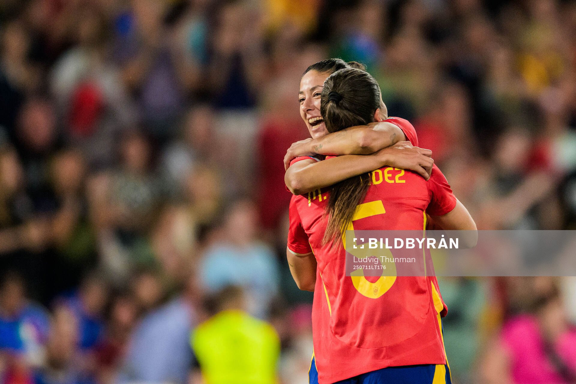 Leila Ouahabi and Maria Mendez of Spain celebrates