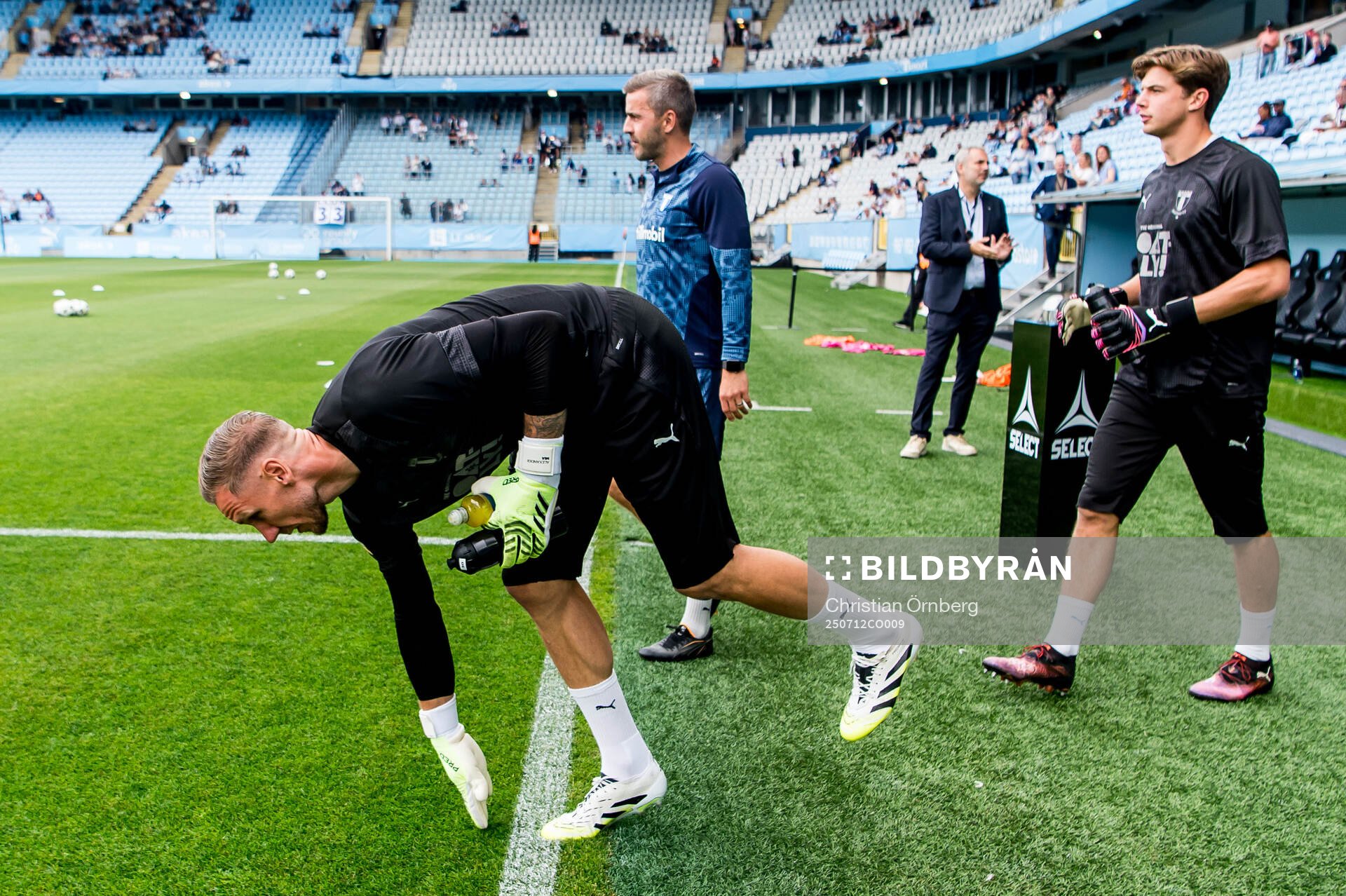 Malmö FFs målvakt Robin Olsen och målvakt Melker Ellborg