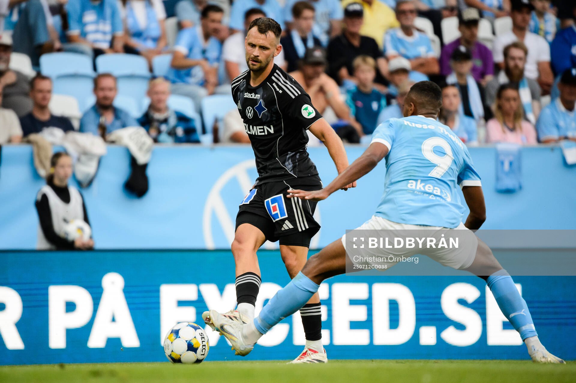 IFK Norrköpings Max Watson och Malmö FFs Isaac Kiese