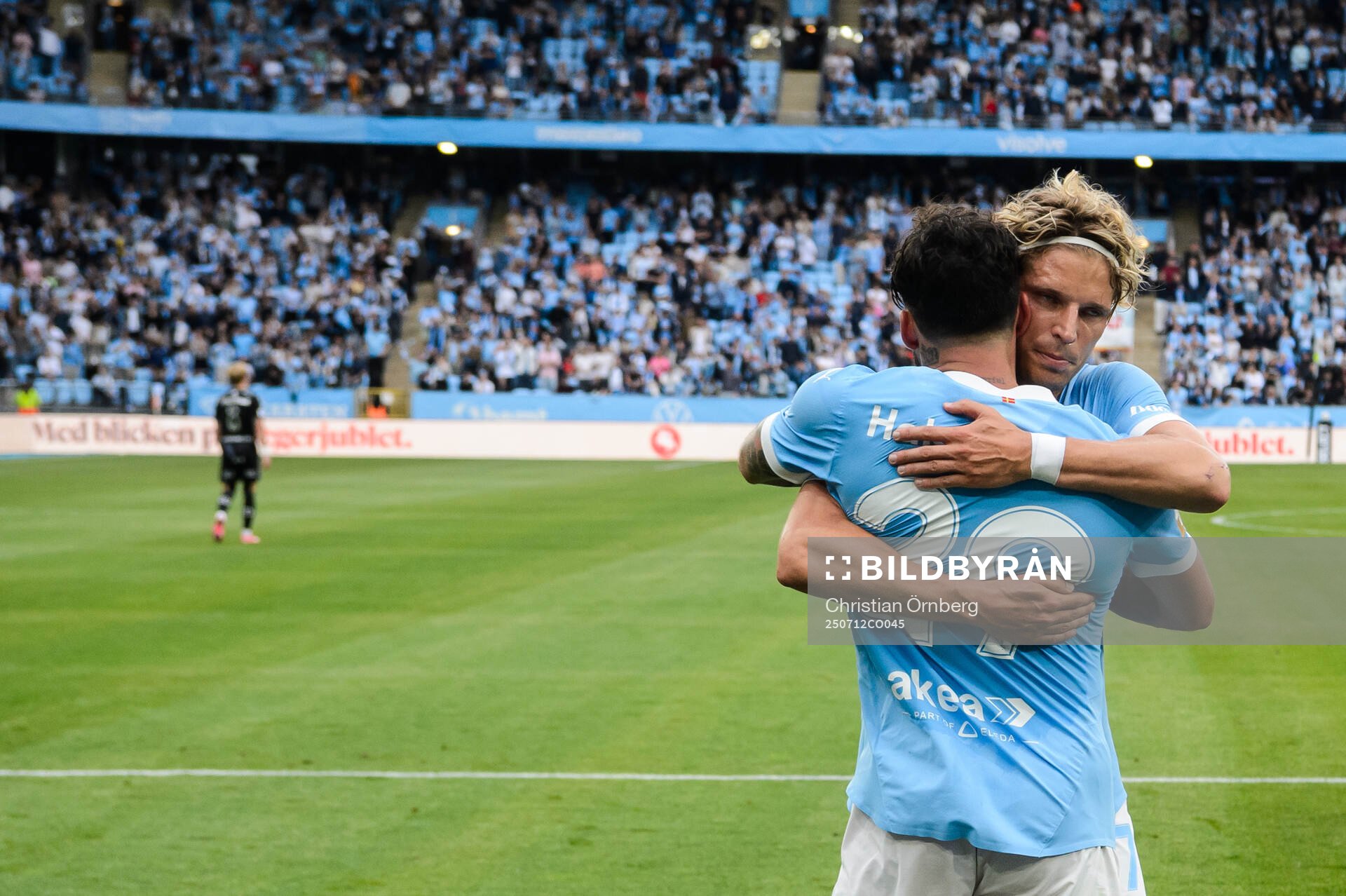Malmö FFs Sead Haksabanovic jublar med Jens Stryger Larsen