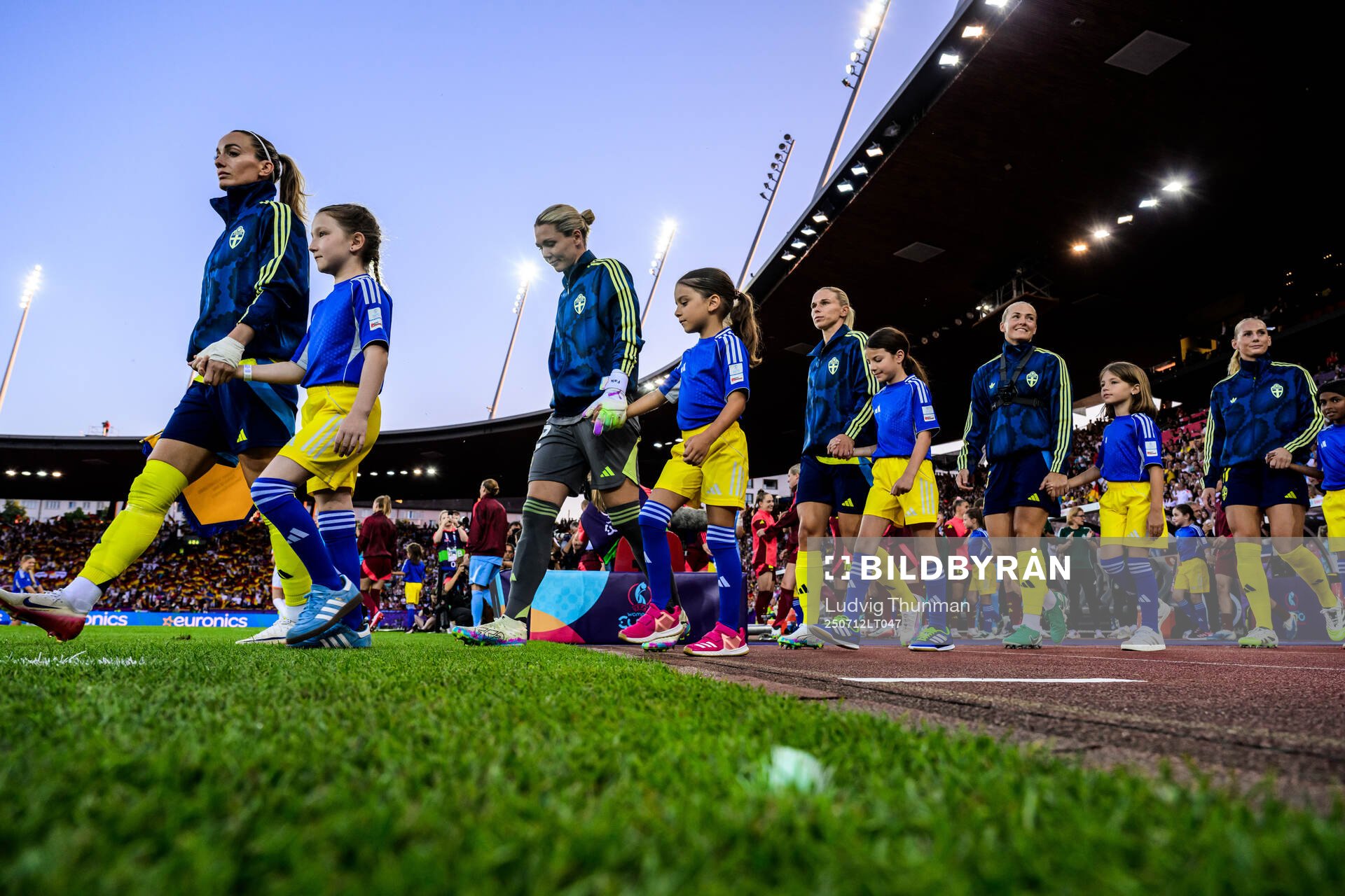 Kosovare Asllani, goalkeeper Jennifer Falk Jonna Andersson,