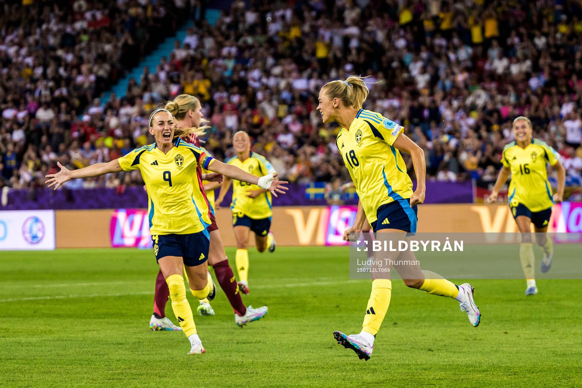 Kosovare Asllani and Fridolina Rolfö of Sweden celebrates