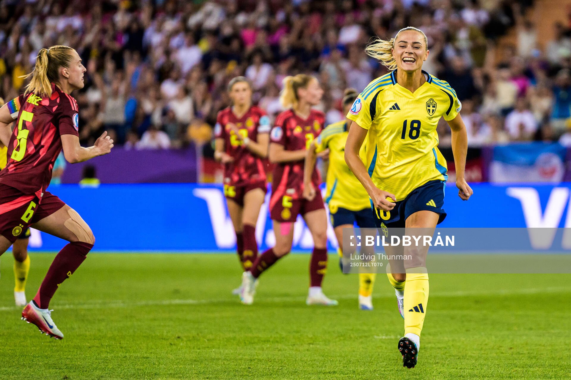 Fridolina Rolfö of Sweden celebrates