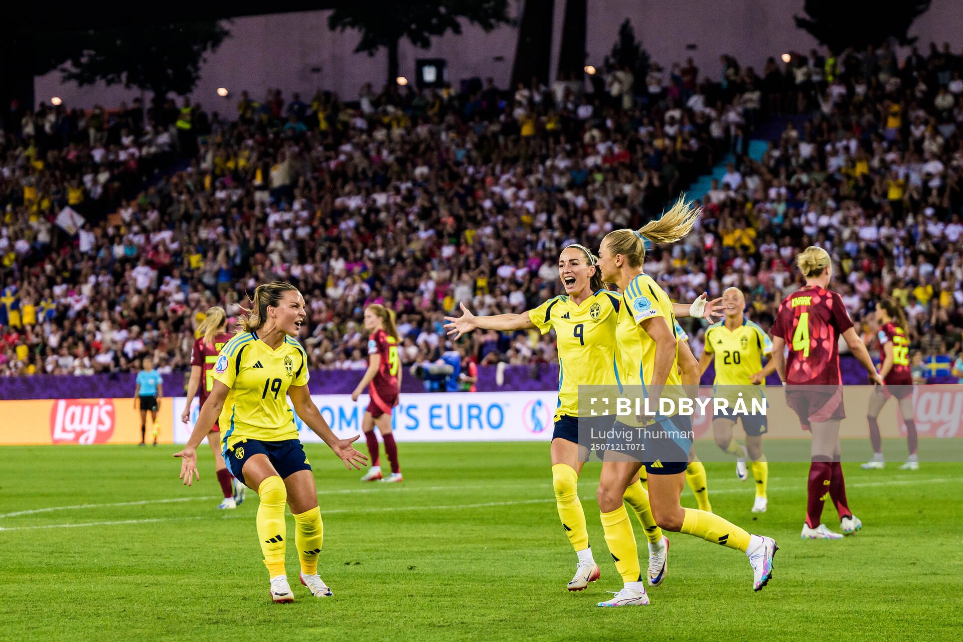Johanna Rytting Kaneryd, Kosovare Asllani and Fridolina