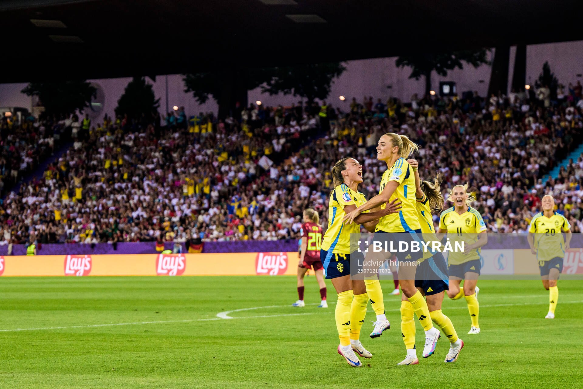 Johanna Rytting Kaneryd, Kosovare Asllani and Fridolina