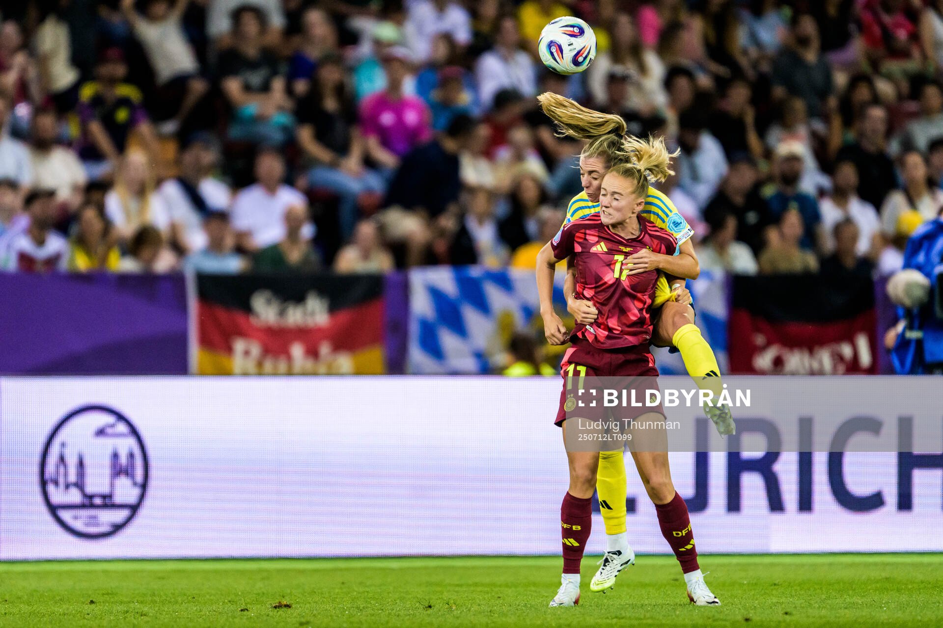 Linda Sembrant of Sweden and Lea Schuller of Germany
