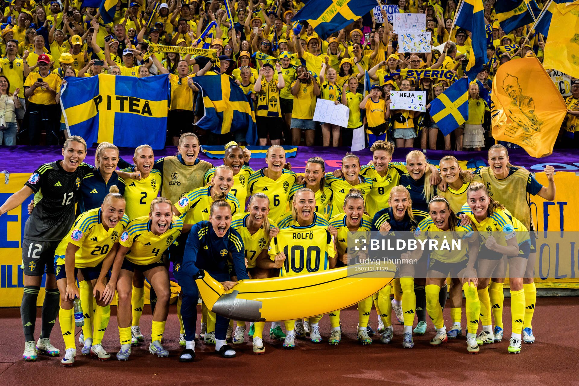 Players of Sweden celebrate