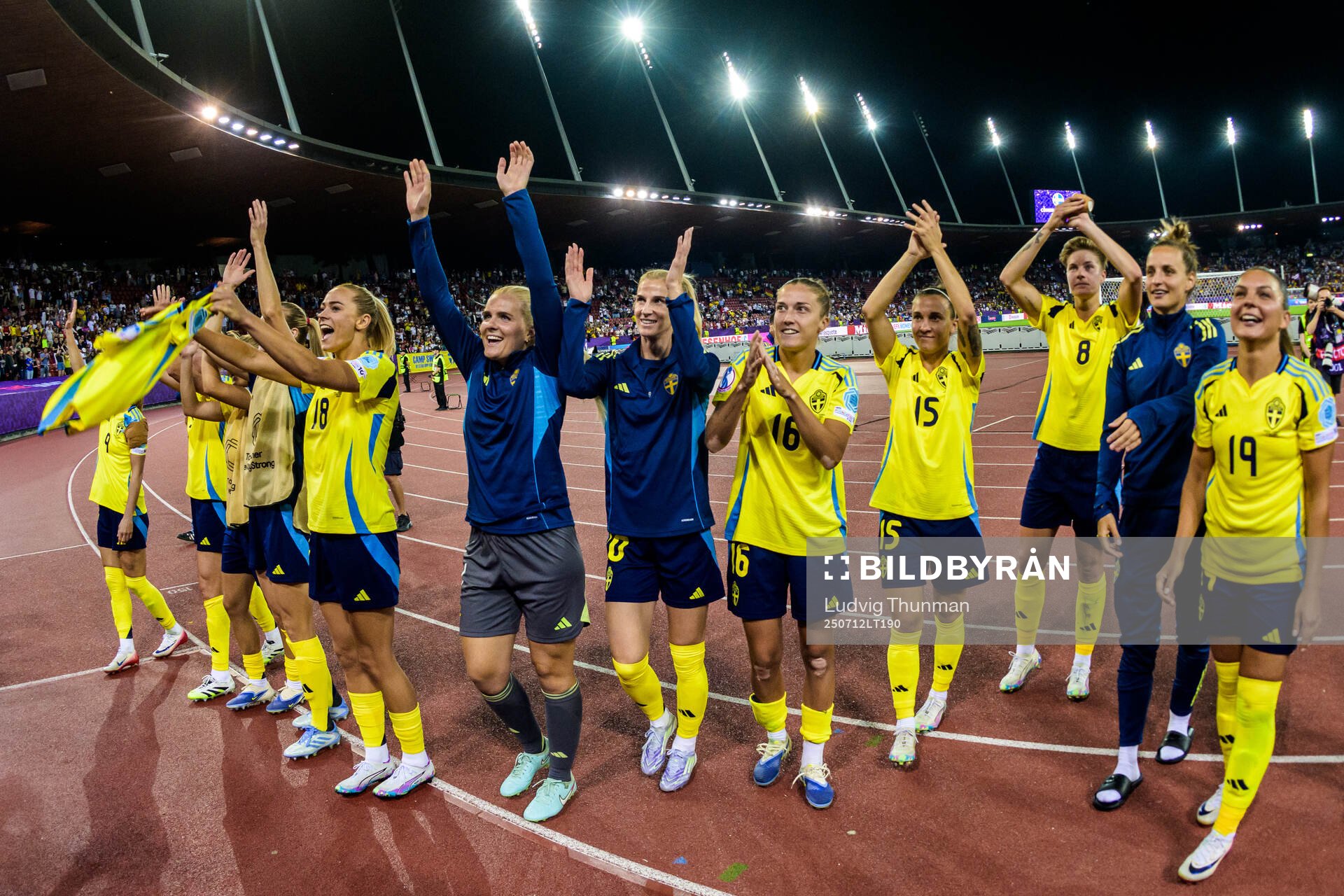 Players of Sweden celebrates with supporters
