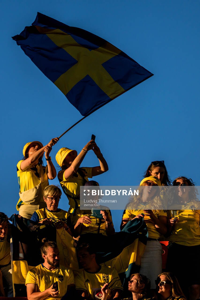 Supporters of Sweden with the Swedish flag