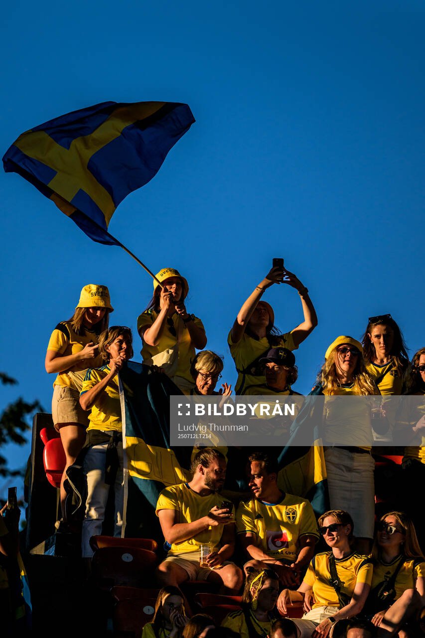 Supporters of Sweden with the Swedish flag