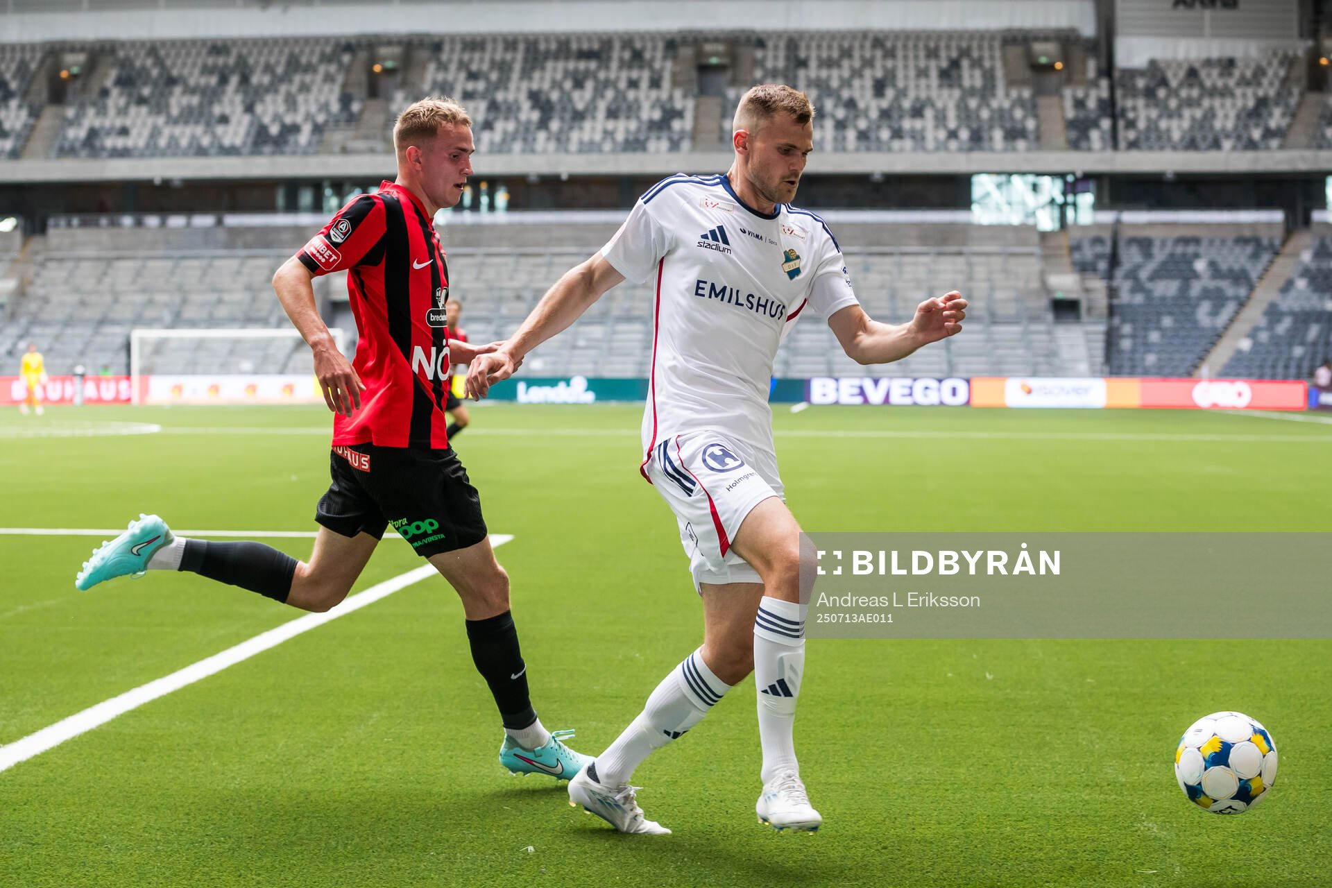 Brommapojkarnas Victor Lind och Östers Lukas Bergquist