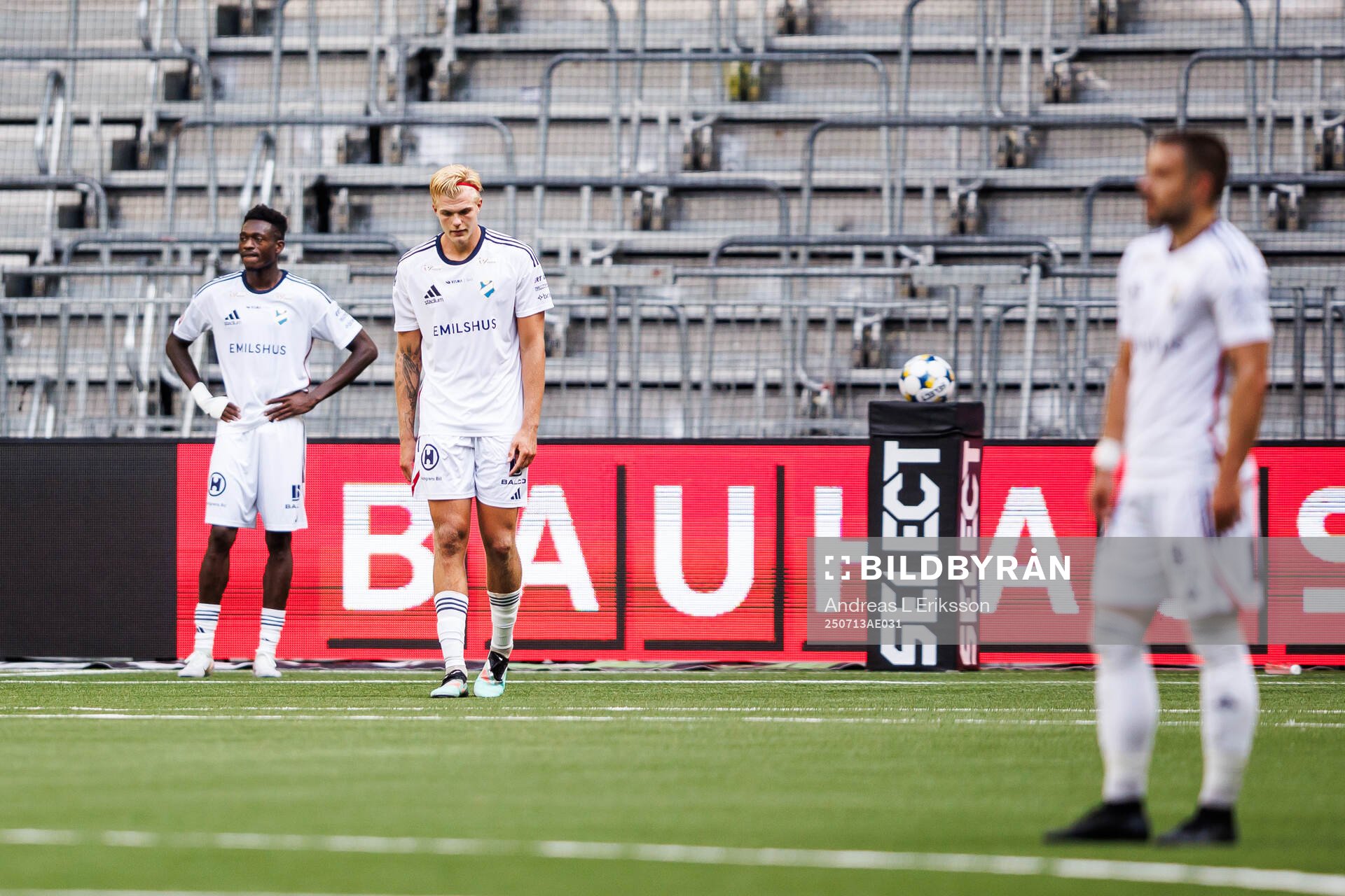 Östers Kingsley Gyamfi och Mattis Adolfsson deppar