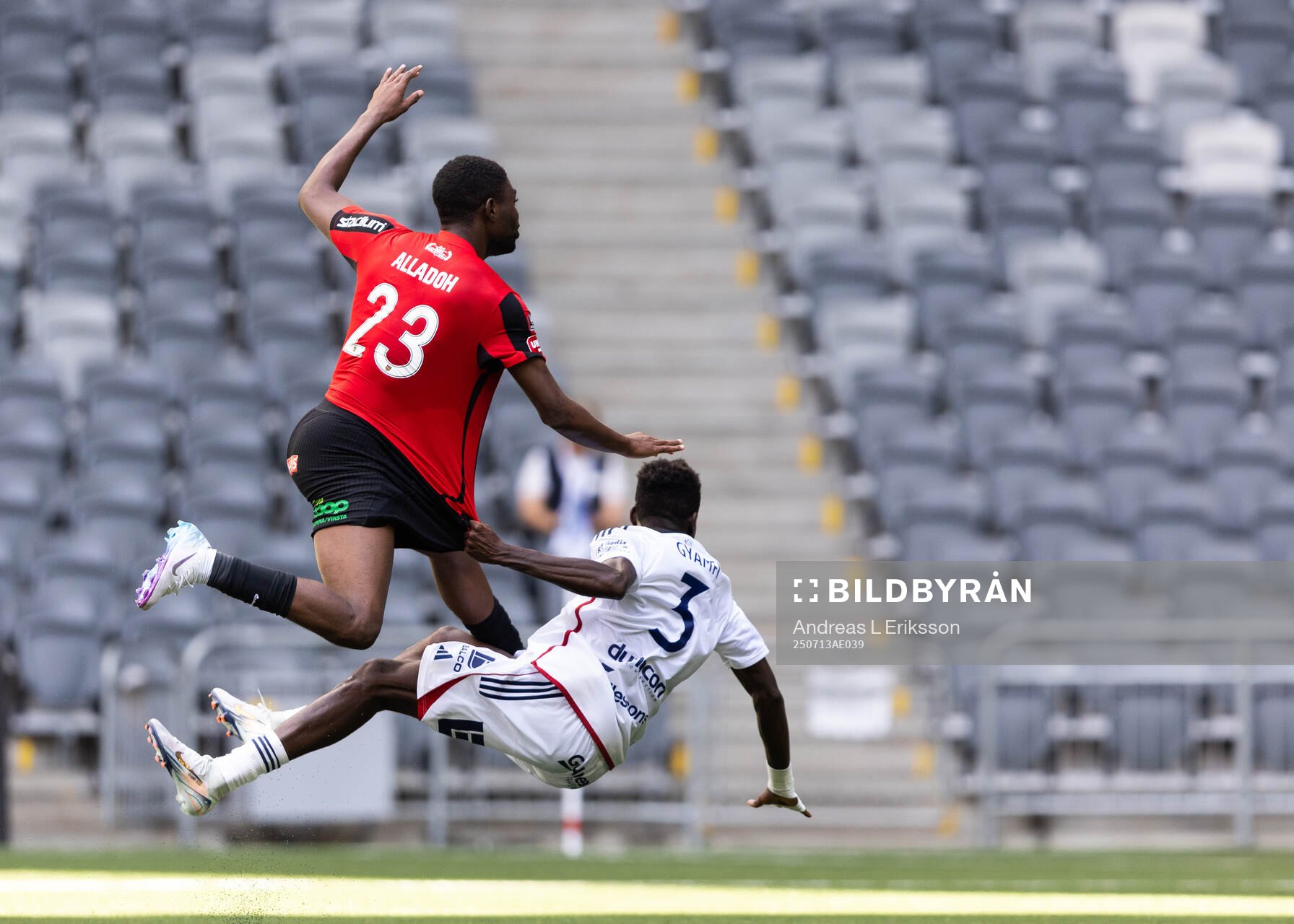 Brommapojkarnas Ezekiel Alladoh och Östers Kingsley Gyamfi