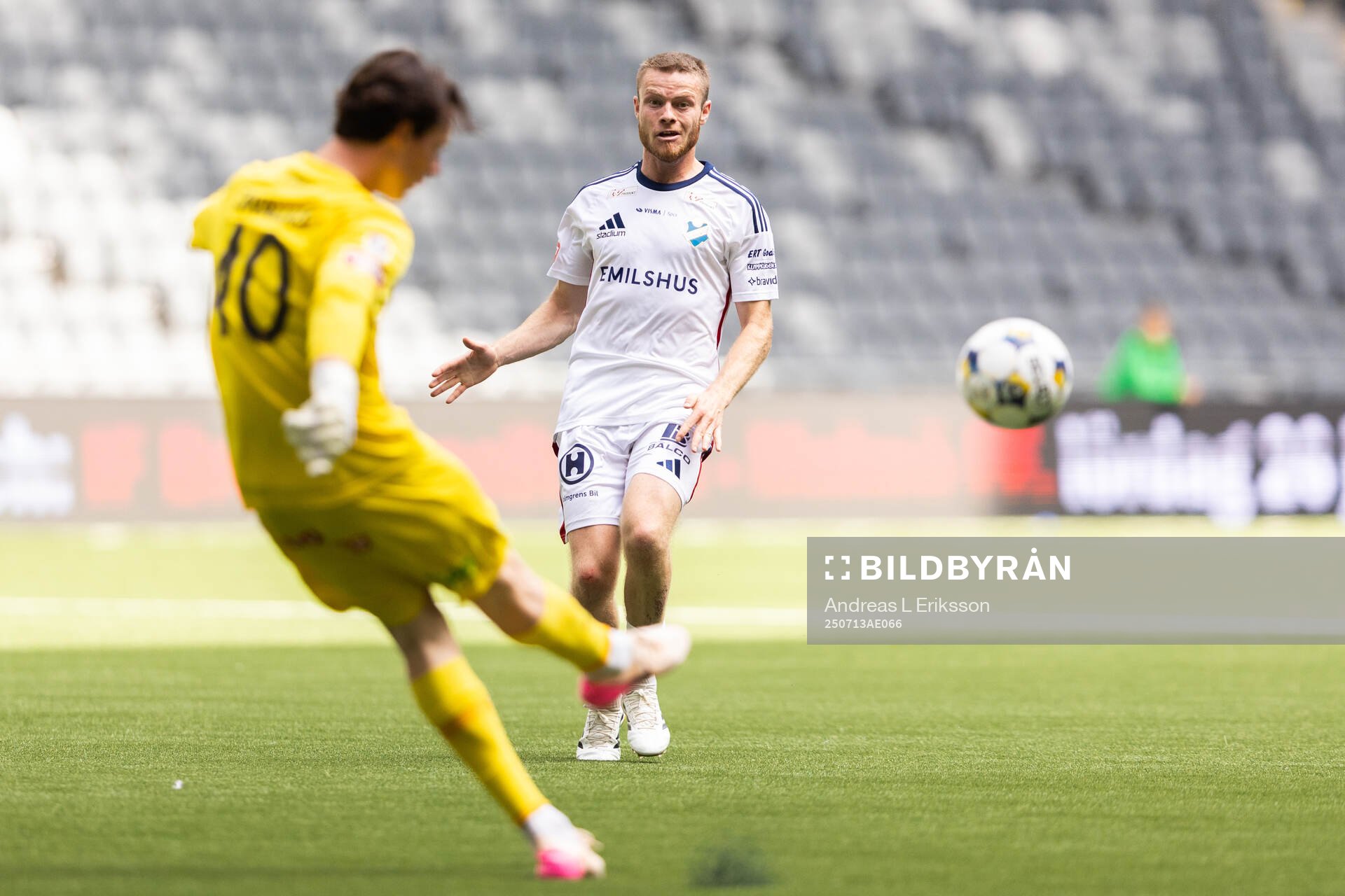 Brommapojkarnas målvakt Leo Cavallius och Östers Daniel