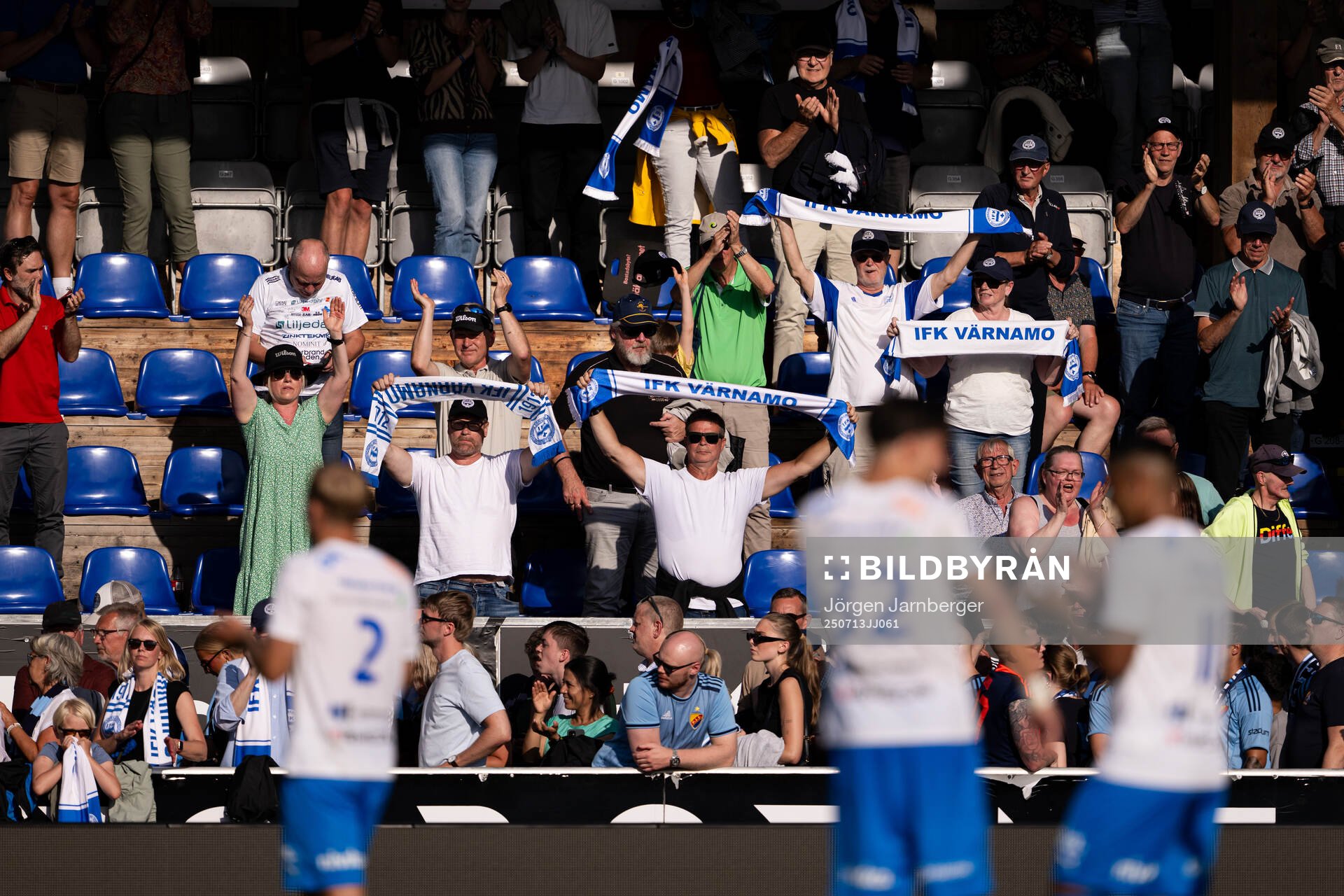 Värnamos supportrar jublar