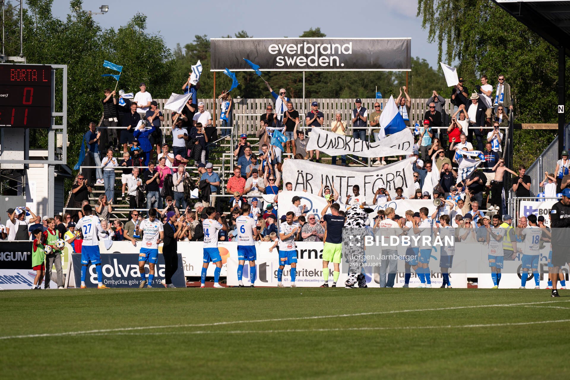 Värnamos supportrar jublar