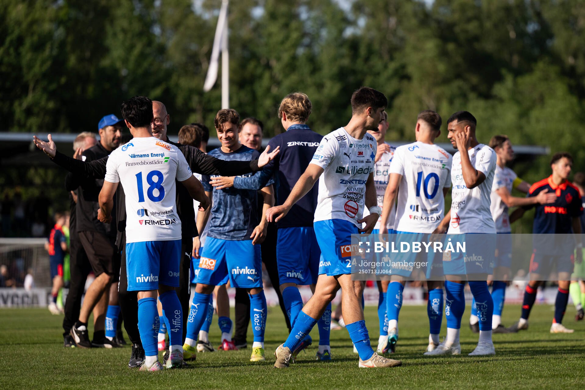 Värnamos spelare jublar