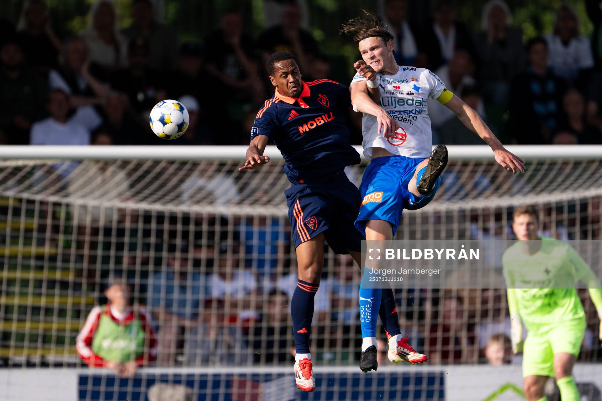 Djurgårdens Zakaria Sawo och Värnamos Hugo Andersson