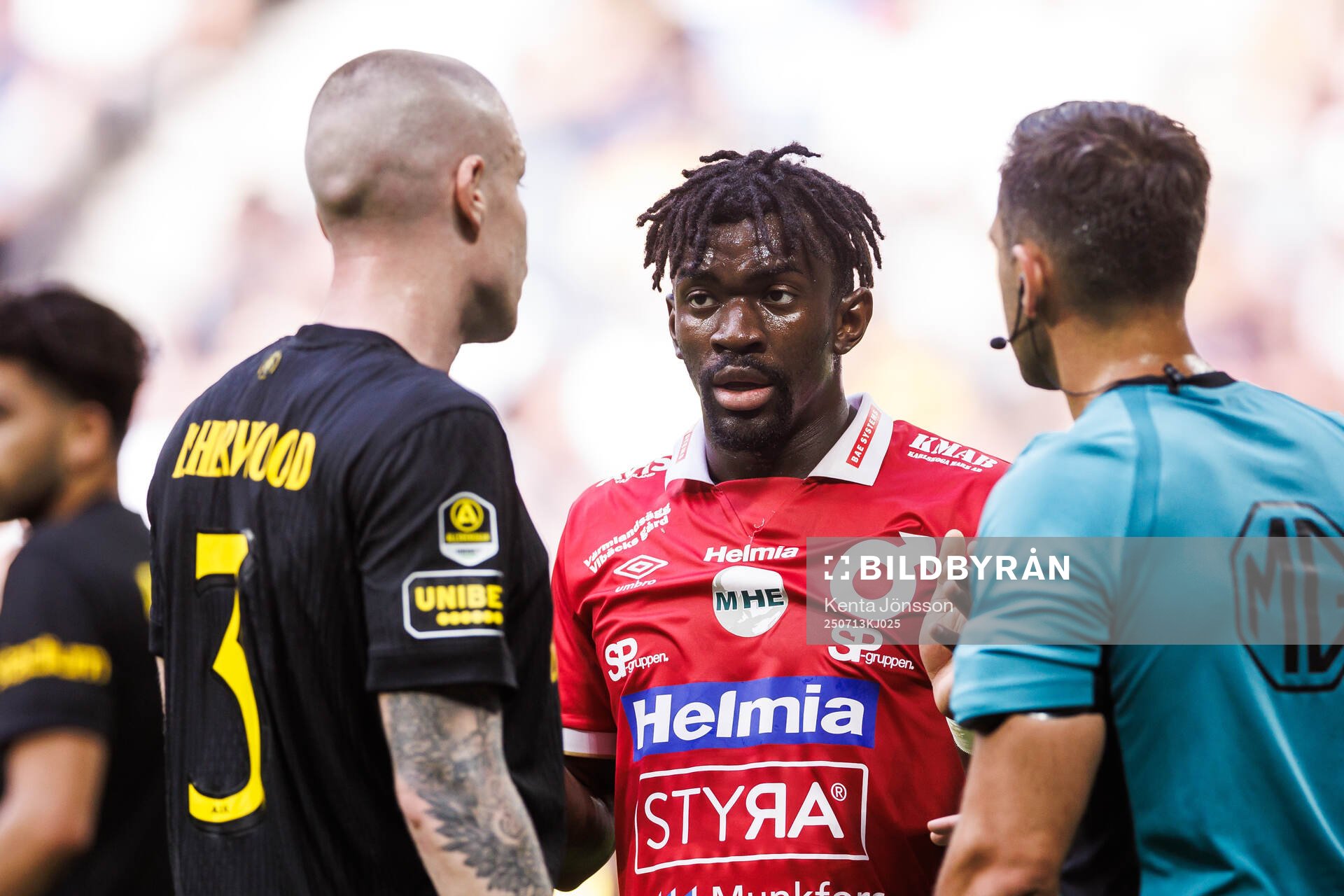 Degerfors Mamadouba Diaby och AIKs Thomas Poppler Isherwood
