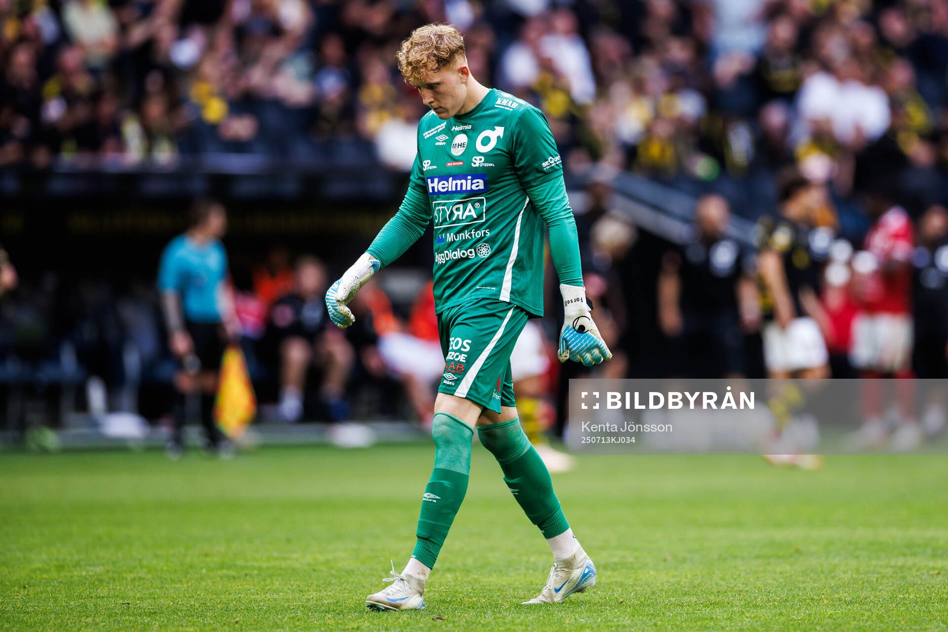Degerfors målvakt Rasmus Forsell deppar