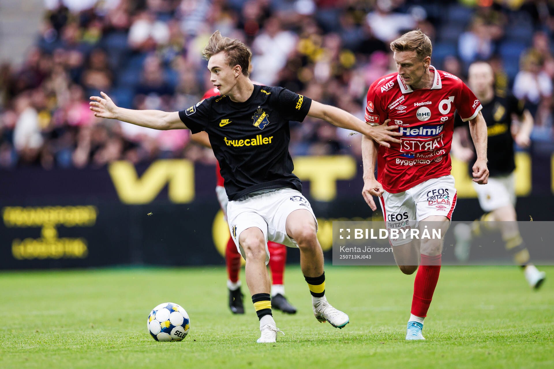 AIKs Yannick Geiger och Degerfors Sebastian Ohlsson
