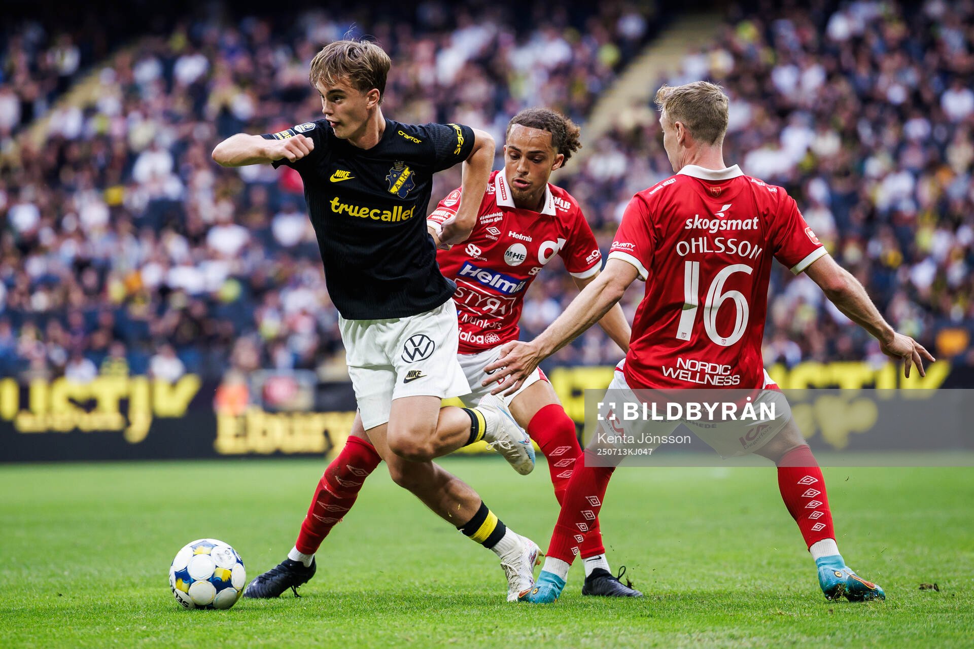 AIKs Yannick Geiger mot Degerfors Maill Lundgren och