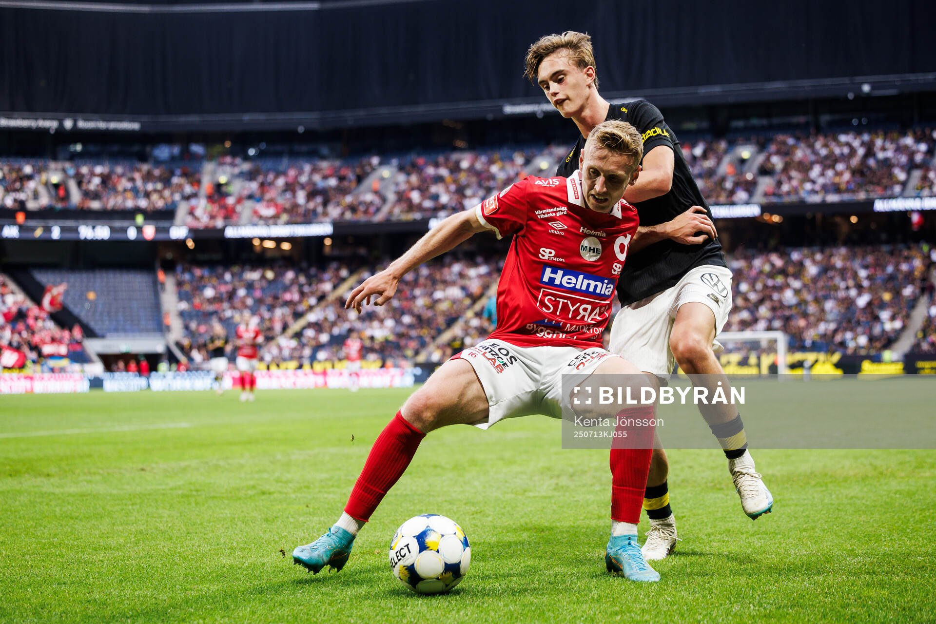 Degerfors Sebastian Ohlsson och AIKs Yannick Geiger