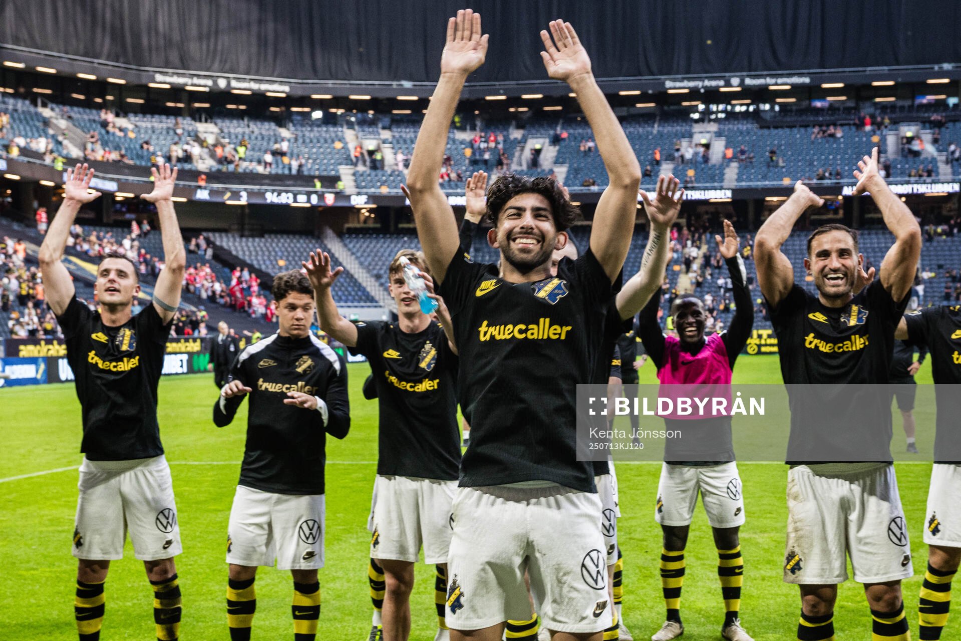 AIKs Andronikos Kakoullis jublar