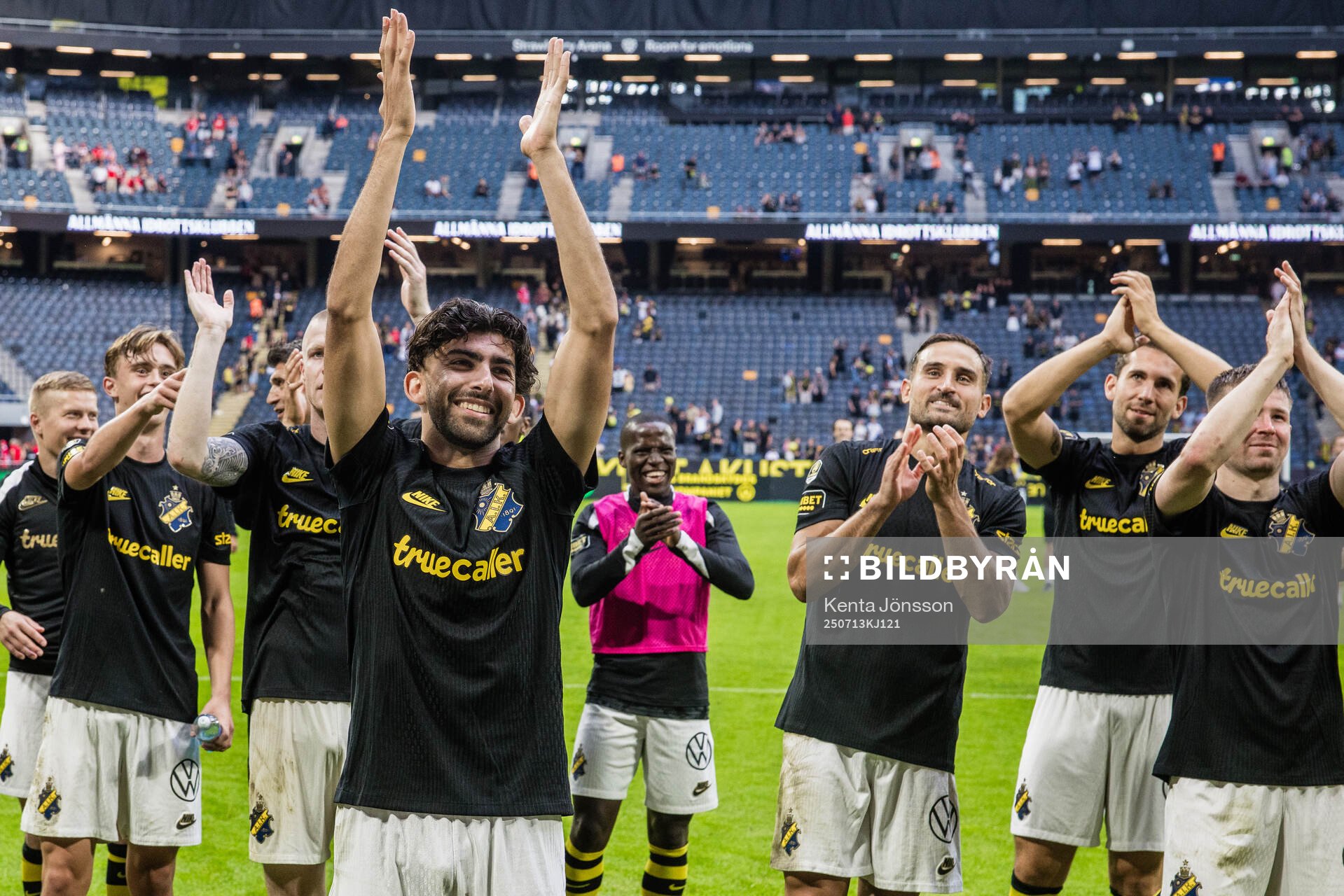 AIKs Andronikos Kakoullis jublar