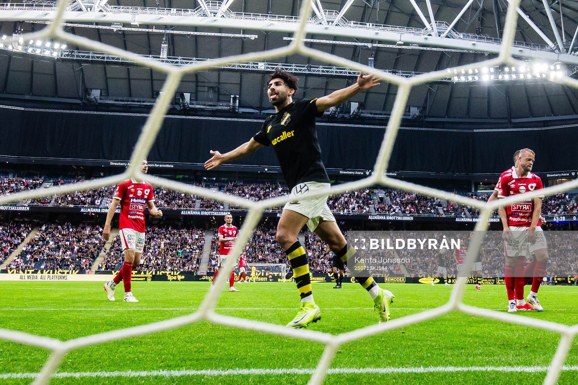 AIKs Andronikos Kakoullis jublar