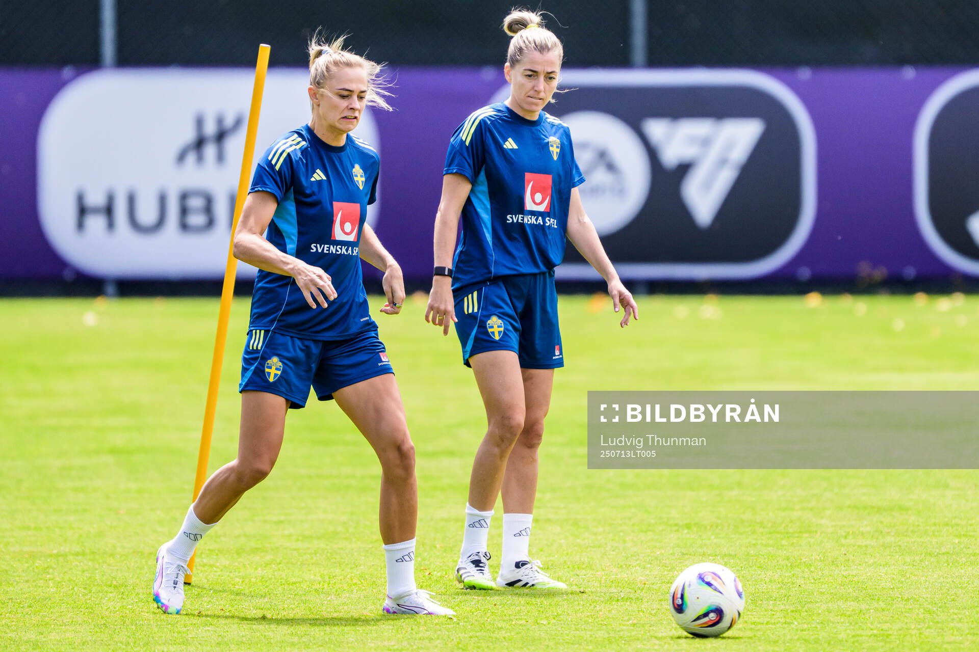 Fridolina Rolfö and Linda Sembrant of the Swedish women's