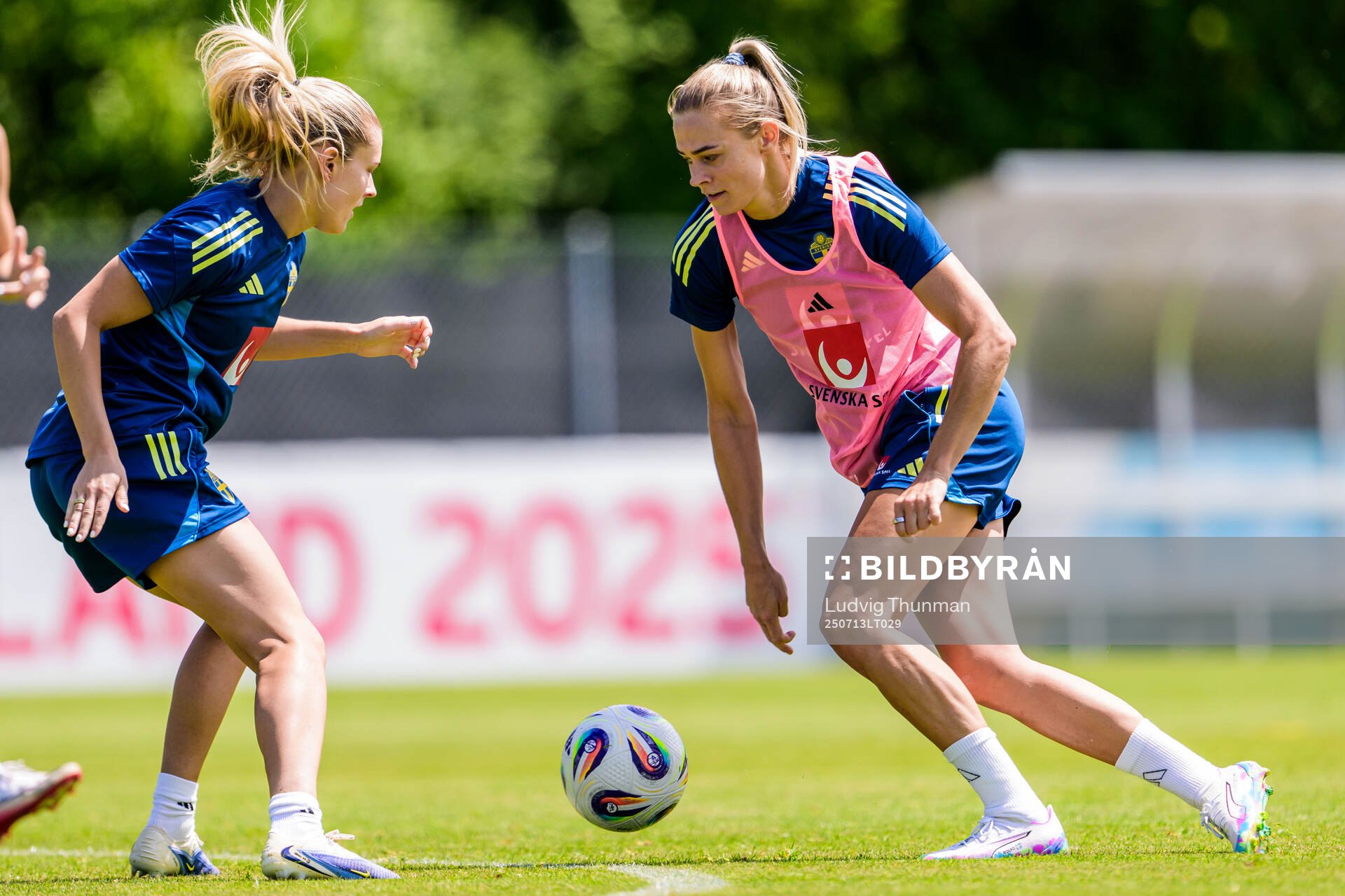 Amanda Nildén and Fridolina Rolfö of the Swedish women's