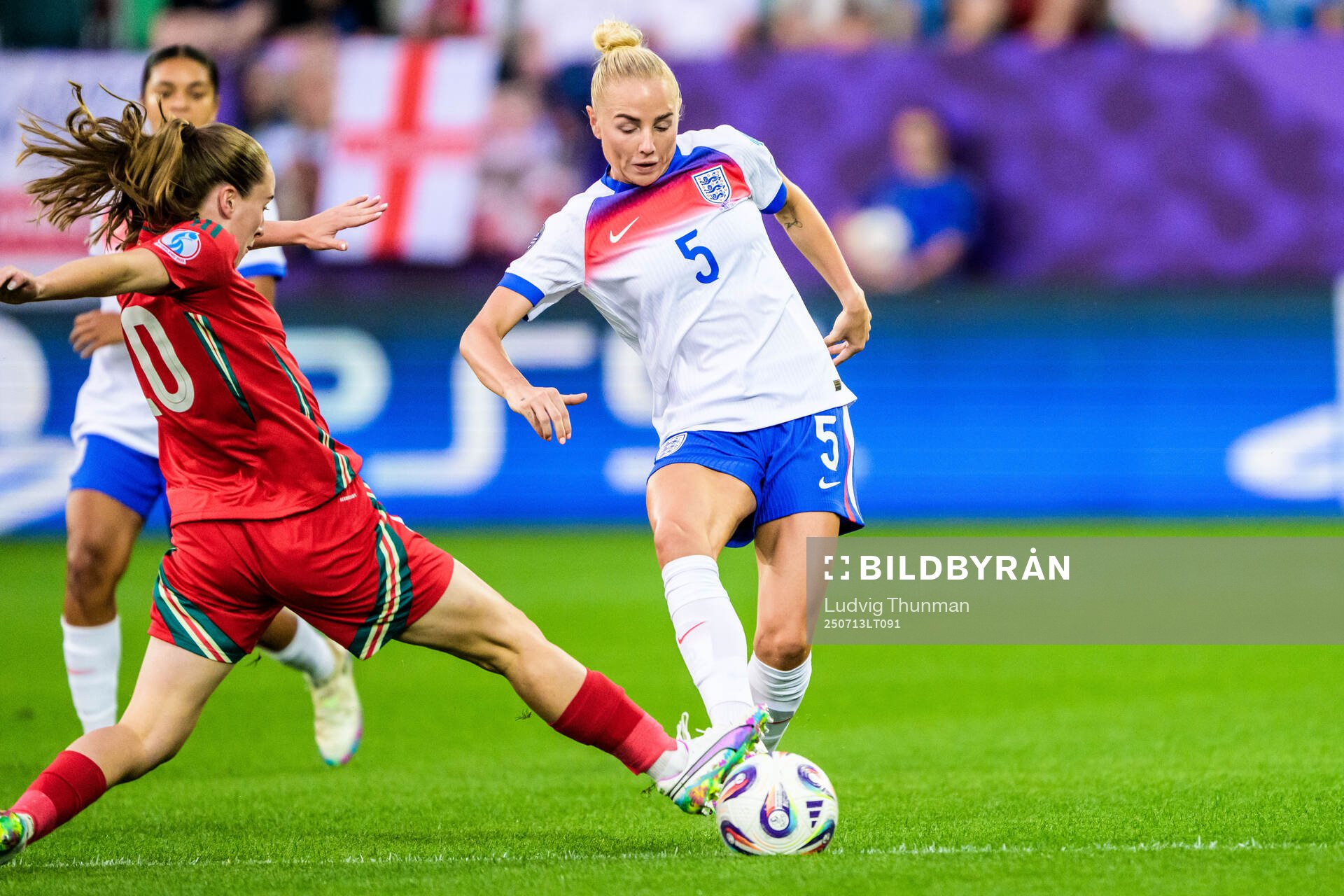 Carrie Jones and Rhiannon Roberts of Wales