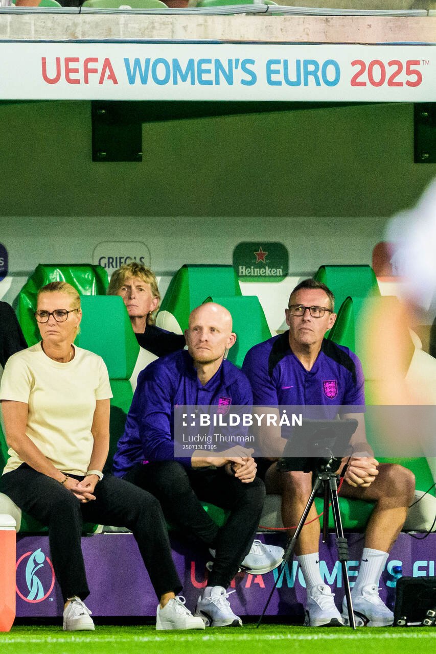 Head coach Sarina Wiegman of England