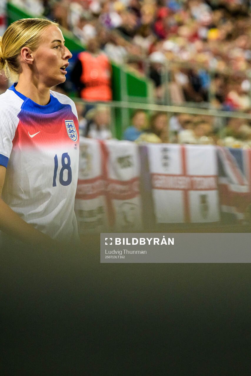 Chloe Kelly of England