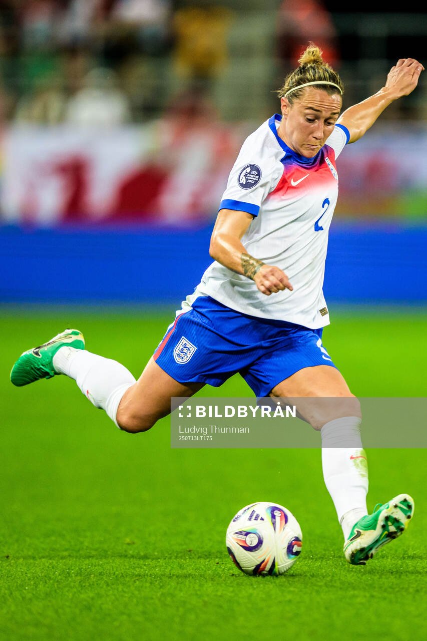 Lucy Bronze of England
