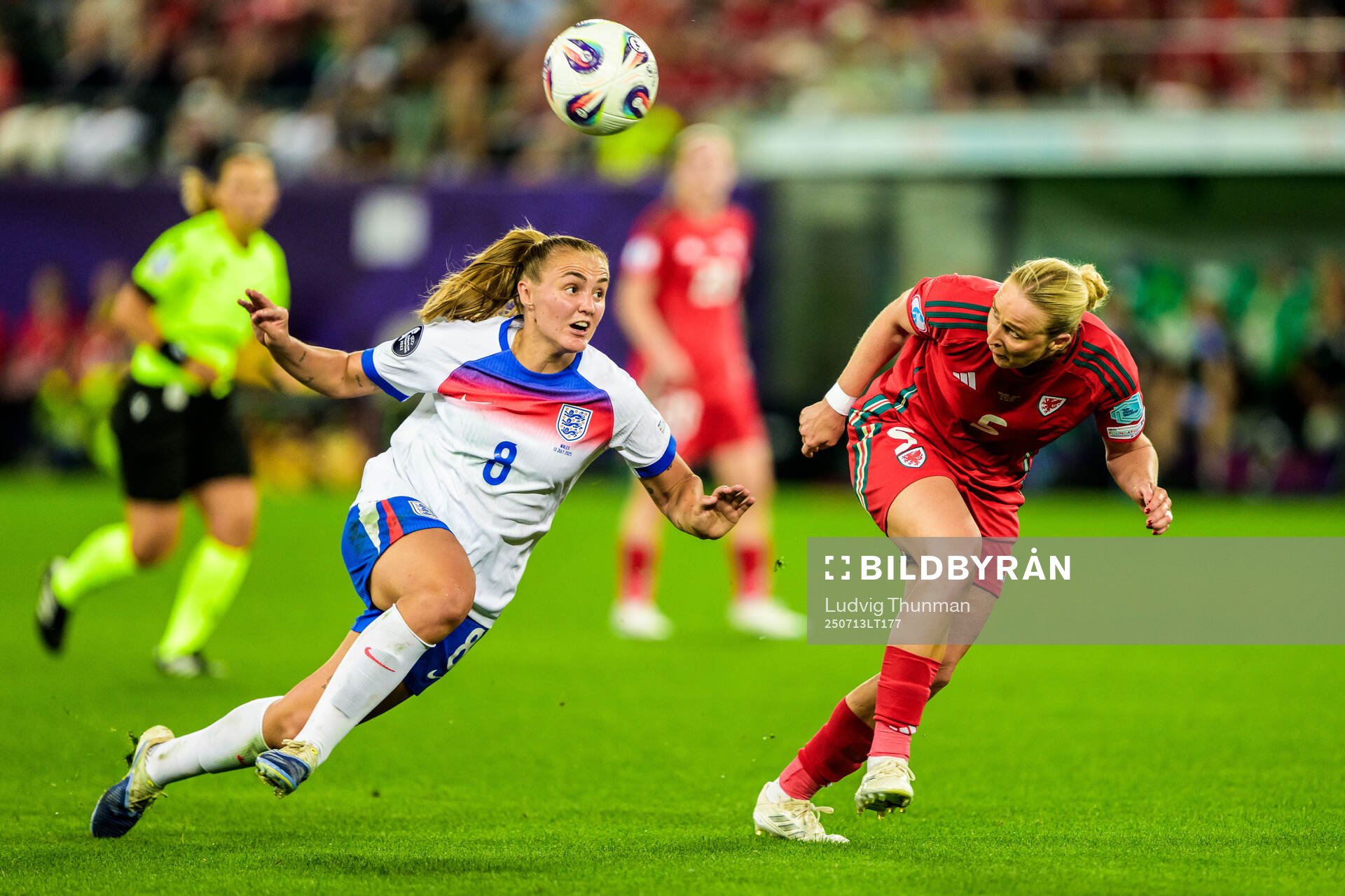 Georgia Stanway of England and Rhiannon Roberts of Wales