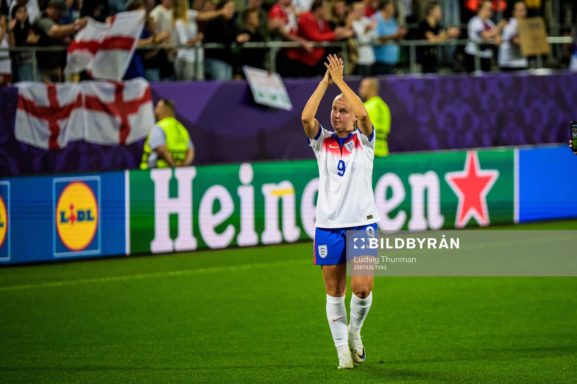 Beth Mead of England celebrates