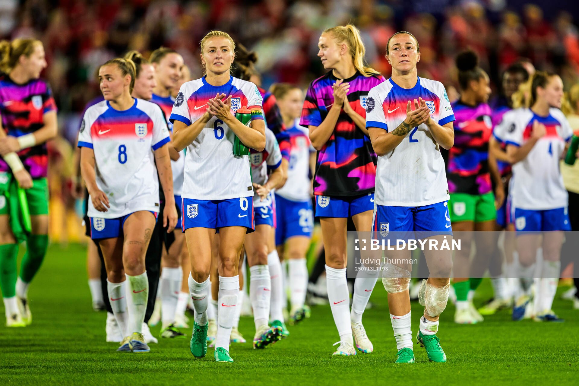 Players of England celebrates
